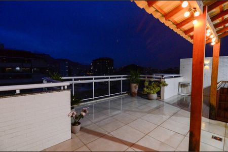 Apartamento à venda com 135m², 2 quartos e 2 vagasTerraço