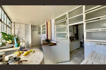 Apartamento para alugar com 220m², 4 quartos e 2 vagas