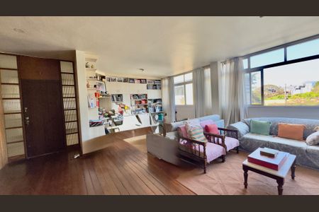 Apartamento para alugar com 4 quartos, 220m² em Gutierrez, Belo Horizonte