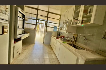 Apartamento para alugar com 220m², 4 quartos e 2 vagas