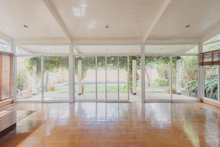 Sala  de casa à venda com 4 quartos, 540m² em Alto de Pinheiros, São Paulo