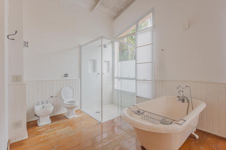 Casa à venda com 540m², 4 quartos e 4 vagasBanheiro da Suíte 2