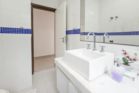 Apartamento para alugar com 250m², 4 quartos e 2 vagasBanheiro