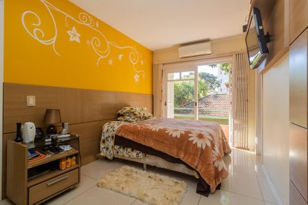 Casa de condomínio à venda com 194m², 3 quartos e 1 vaga Casa de condomínio à venda com 194m², 3 quartos e 1 vagaSuíte