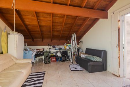 Casa de condomínio à venda com 194m², 3 quartos e 1 vaga Casa de condomínio à venda com 194m², 3 quartos e 1 vagaSótão