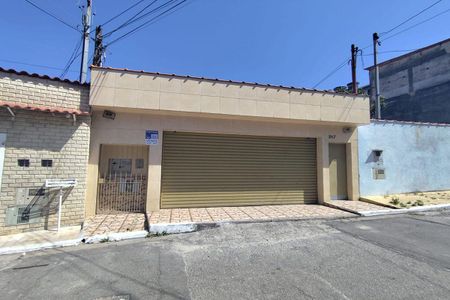 Casa à venda com 450m², 5 quartos e 6 vagasFachada