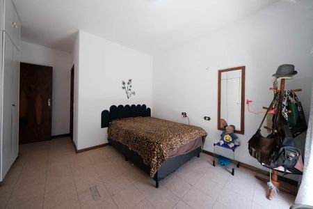 Casa à venda com 450m², 5 quartos e 6 vagasSuíte