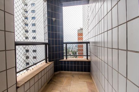 Apartamento à venda com 164m², 3 quartos e 2 vagasVaranda Quarto 1