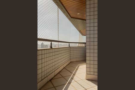 Apartamento para alugar com 365m², 4 quartos e 4 vagasVaranda