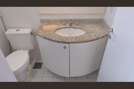 Apartamento para alugar com 150m², 4 quartos e 3 vagas Apartamento para alugar com 150m², 4 quartos e 3 vagasBanheiro da Suíte 1