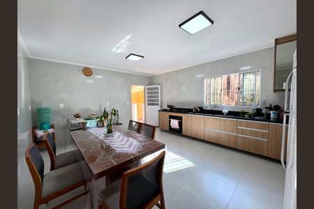 Casa para alugar com 680m², 3 quartos e 3 vagas Casa para alugar com 680m², 3 quartos e 3 vagasCozinha