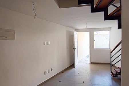 Sala de casa à venda com 2 quartos, 72m² em Tanque, Rio de Janeiro
