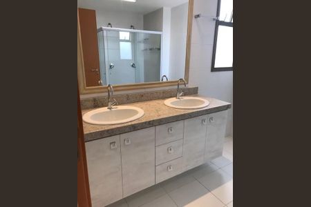 Casa para alugar com 72m², 3 quartos e 2 vagas