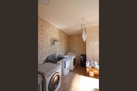 Casa à venda com 200m², 4 quartos e 1 vagaÁrea de Serviço