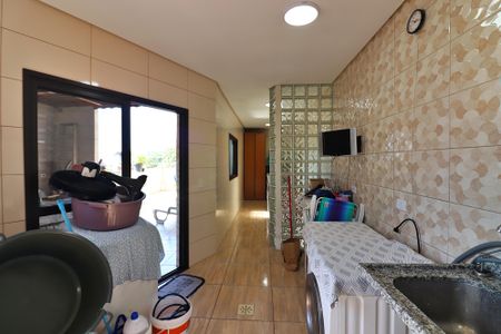 Casa à venda com 200m², 4 quartos e 1 vagaÁrea de Serviço