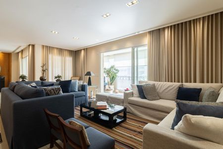 Apartamento à venda com 370m², 4 quartos e 5 vagas Apartamento à venda com 370m², 4 quartos e 5 vagasSala