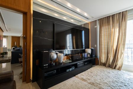 Apartamento à venda com 370m², 4 quartos e 5 vagas Apartamento à venda com 370m², 4 quartos e 5 vagasSala de TV