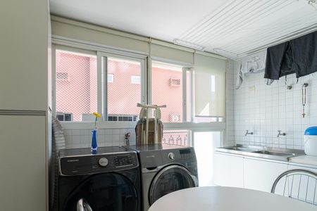 Apartamento à venda com 370m², 4 quartos e 5 vagas Apartamento à venda com 370m², 4 quartos e 5 vagasÁrea de Serviço