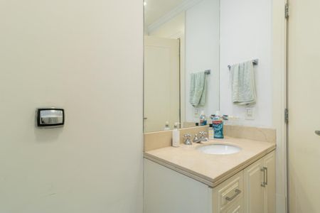Apartamento à venda com 370m², 4 quartos e 5 vagas Apartamento à venda com 370m², 4 quartos e 5 vagasBanheiro da Suíte 4
