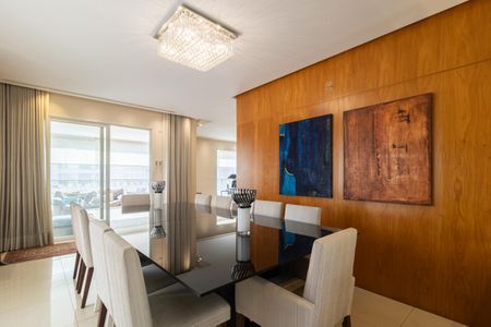 Apartamento à venda com 370m², 4 quartos e 5 vagas Apartamento à venda com 370m², 4 quartos e 5 vagasSala de Jantar