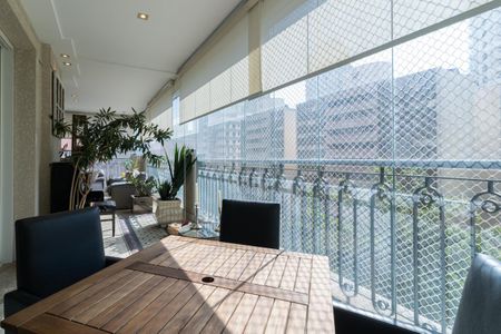 Apartamento à venda com 370m², 4 quartos e 5 vagas Apartamento à venda com 370m², 4 quartos e 5 vagasVaranda da Sala