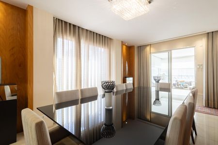 Apartamento à venda com 370m², 4 quartos e 5 vagas Apartamento à venda com 370m², 4 quartos e 5 vagasSala de Jantar