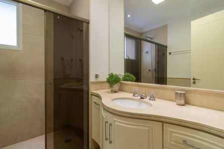 Apartamento à venda com 370m², 4 quartos e 5 vagas Apartamento à venda com 370m², 4 quartos e 5 vagasBanheiro 2 da Suíte 1