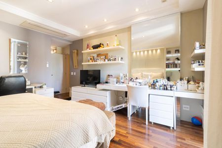 Apartamento à venda com 370m², 4 quartos e 5 vagas Apartamento à venda com 370m², 4 quartos e 5 vagasQuarto Suíte 1