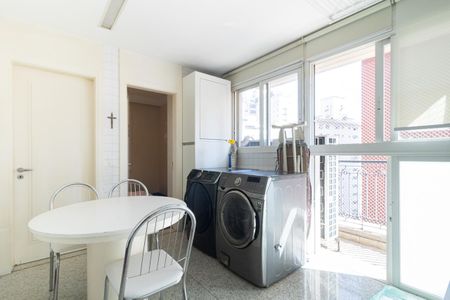 Apartamento à venda com 370m², 4 quartos e 5 vagas Apartamento à venda com 370m², 4 quartos e 5 vagasÁrea de Serviço
