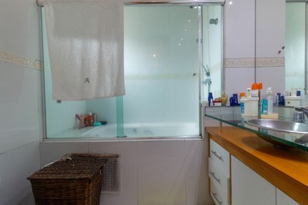 Apartamento à venda com 136m², 3 quartos e 3 vagas Apartamento à venda com 136m², 3 quartos e 3 vagasBanheiro 1