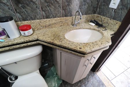 Banheiro Social de apartamento para alugar com 3 quartos, 70m² em Chácaras Tubalina E Quartel, Uberlândia