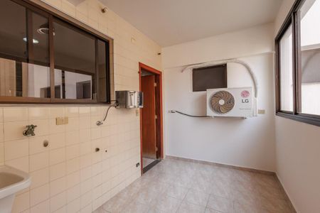 Apartamento para alugar com 125m², 3 quartos e 1 vagaÁrea de Serviço