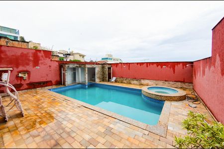 Casa para alugar com 250m², 3 quartos e 3 vagas Casa para alugar com 250m², 3 quartos e 3 vagasÁrea externa