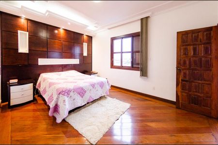 Casa para alugar com 250m², 3 quartos e 3 vagas Casa para alugar com 250m², 3 quartos e 3 vagasSuíte