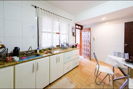 Casa para alugar com 250m², 3 quartos e 3 vagas Casa para alugar com 250m², 3 quartos e 3 vagasCozinha