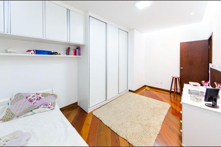 Casa para alugar com 250m², 3 quartos e 3 vagas Casa para alugar com 250m², 3 quartos e 3 vagasQuarto 2