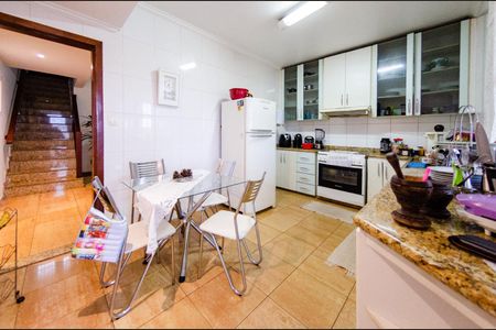 Casa para alugar com 250m², 3 quartos e 3 vagas Casa para alugar com 250m², 3 quartos e 3 vagasCozinha