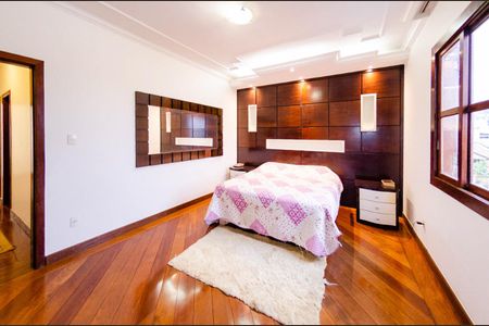 Casa para alugar com 250m², 3 quartos e 3 vagas Casa para alugar com 250m², 3 quartos e 3 vagasSuíte