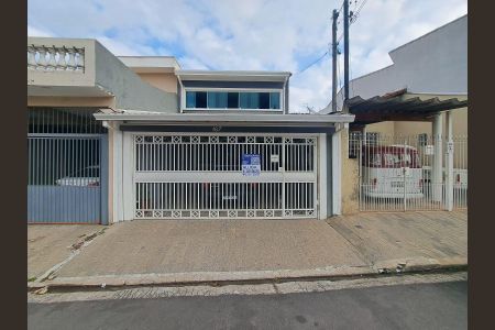 Casa à venda com 248m², 3 quartos e 2 vagasFachada