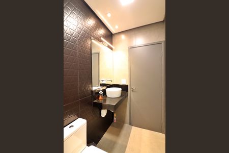 Casa à venda com 300m², 3 quartos e 4 vagasBanheiro Suíte 2