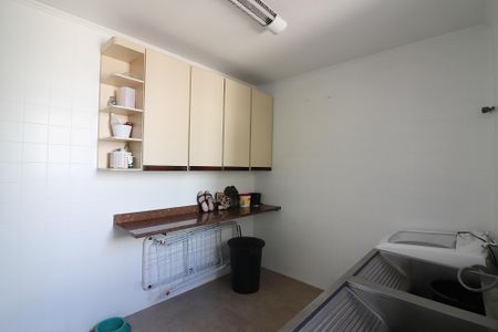 Casa à venda com 300m², 3 quartos e 4 vagasÁrea de Serviço