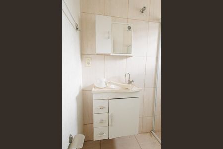 Banheiro de kitnet/studio para alugar com 1 quarto, 20m² em Centro, Taubaté