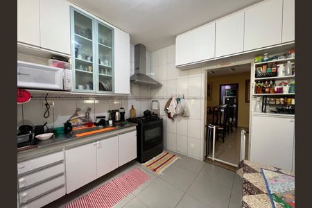 Casa à venda com 396m², 4 quartos e 4 vagas Casa à venda com 396m², 4 quartos e 4 vagasCozinha