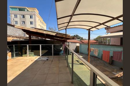 Casa à venda com 396m², 4 quartos e 4 vagas Casa à venda com 396m², 4 quartos e 4 vagasÁrea Externa