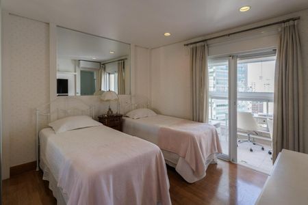 Apartamento à venda com 157m², 2 quartos e 3 vagas