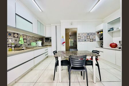 Casa à venda com 130m², 3 quartos e 2 vagas