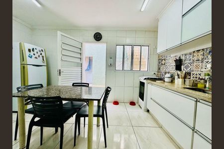 Casa à venda com 130m², 3 quartos e 2 vagas