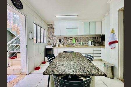 Casa à venda com 130m², 3 quartos e 2 vagas