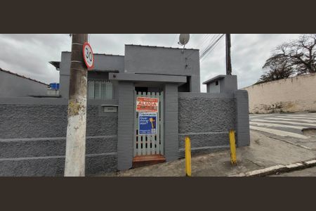 Casa para alugar com 120m², 2 quartos e 2 vagas Casa para alugar com 120m², 2 quartos e 2 vagasFachada