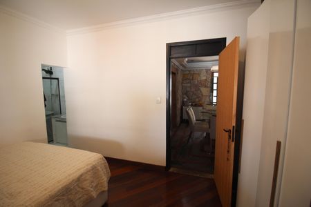 Casa para alugar com 420m², 3 quartos e 3 vagasSuíte